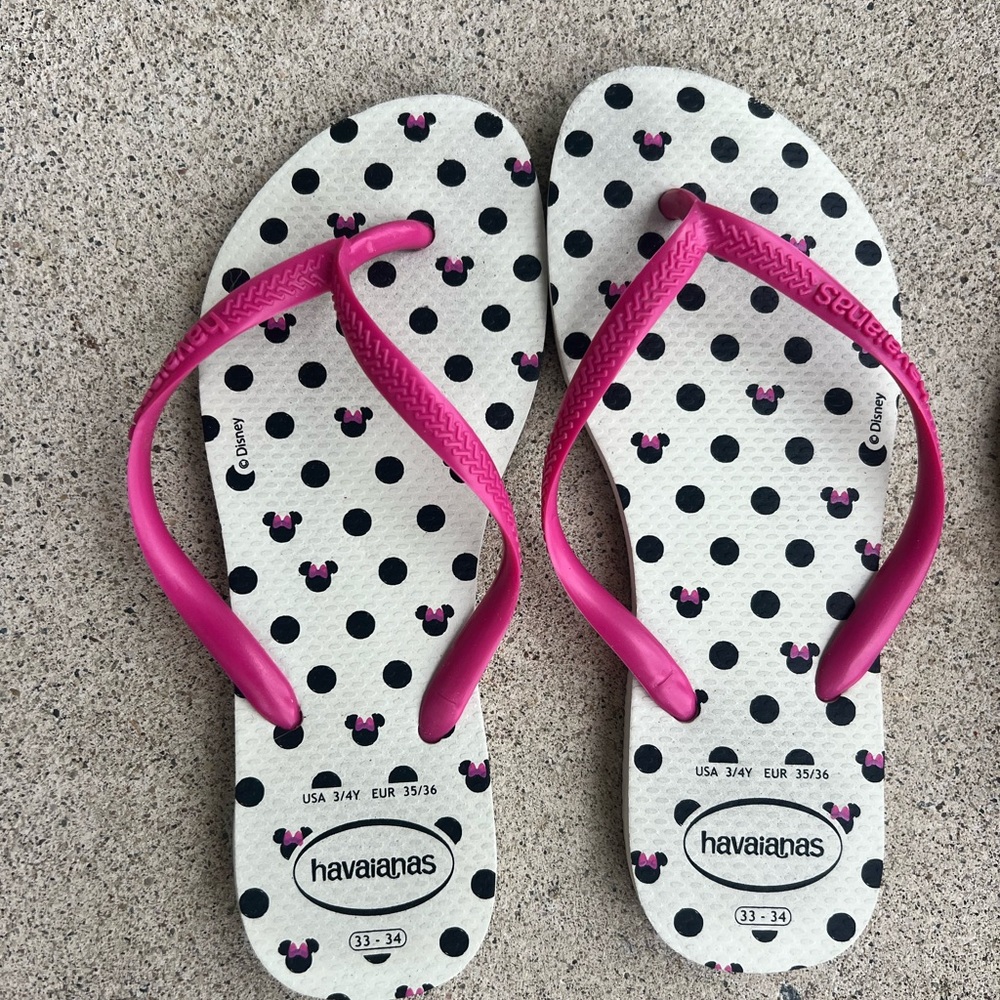 Havaianas Minnie Mouse Black Polka Dot Flip Flops with Pink Straps